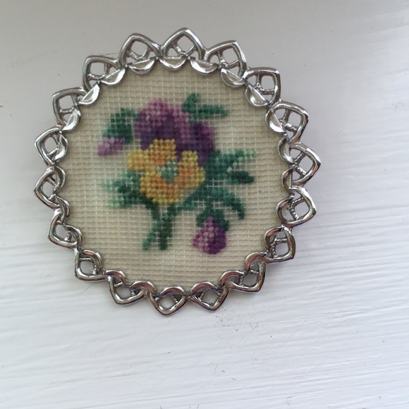 3/$10 Flower brooch pin needle point flower silver - Picture 8 of 13